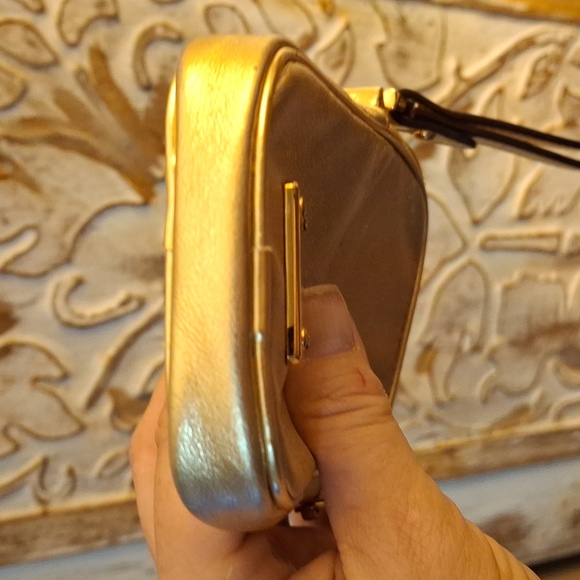 Lauren by Ralph Lauren Gold Everything Case. - Picture 9 of 16